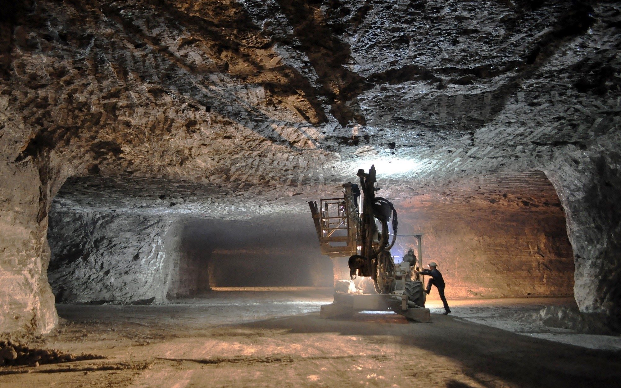 Dans l’une des dernières grandes exploitations de sel de France