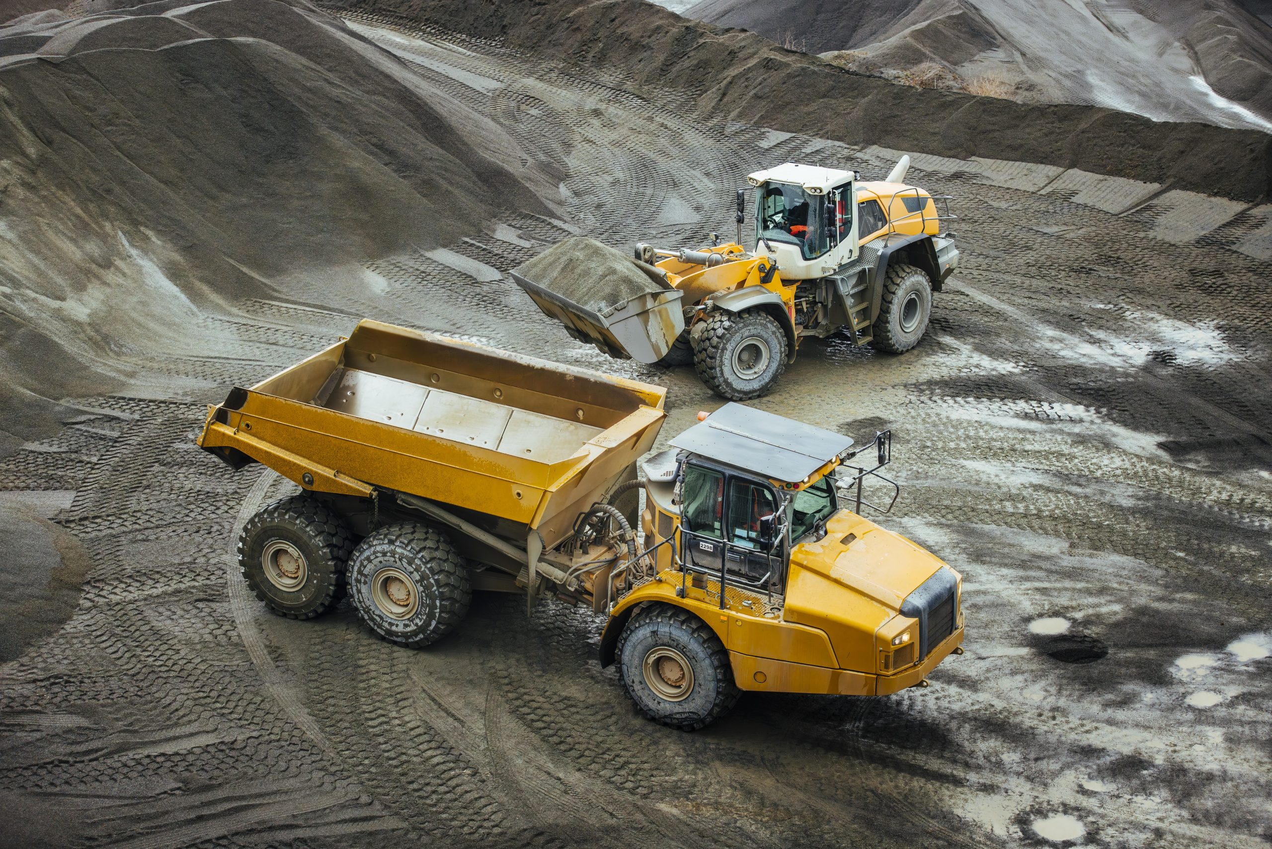 Avec le même pneu, Michelin chausse les chargeuses et les tombereaux articulés