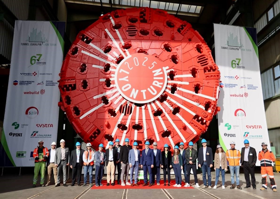 Un nouveau tunnelier présenté sur le chantier du Lyon-Turin