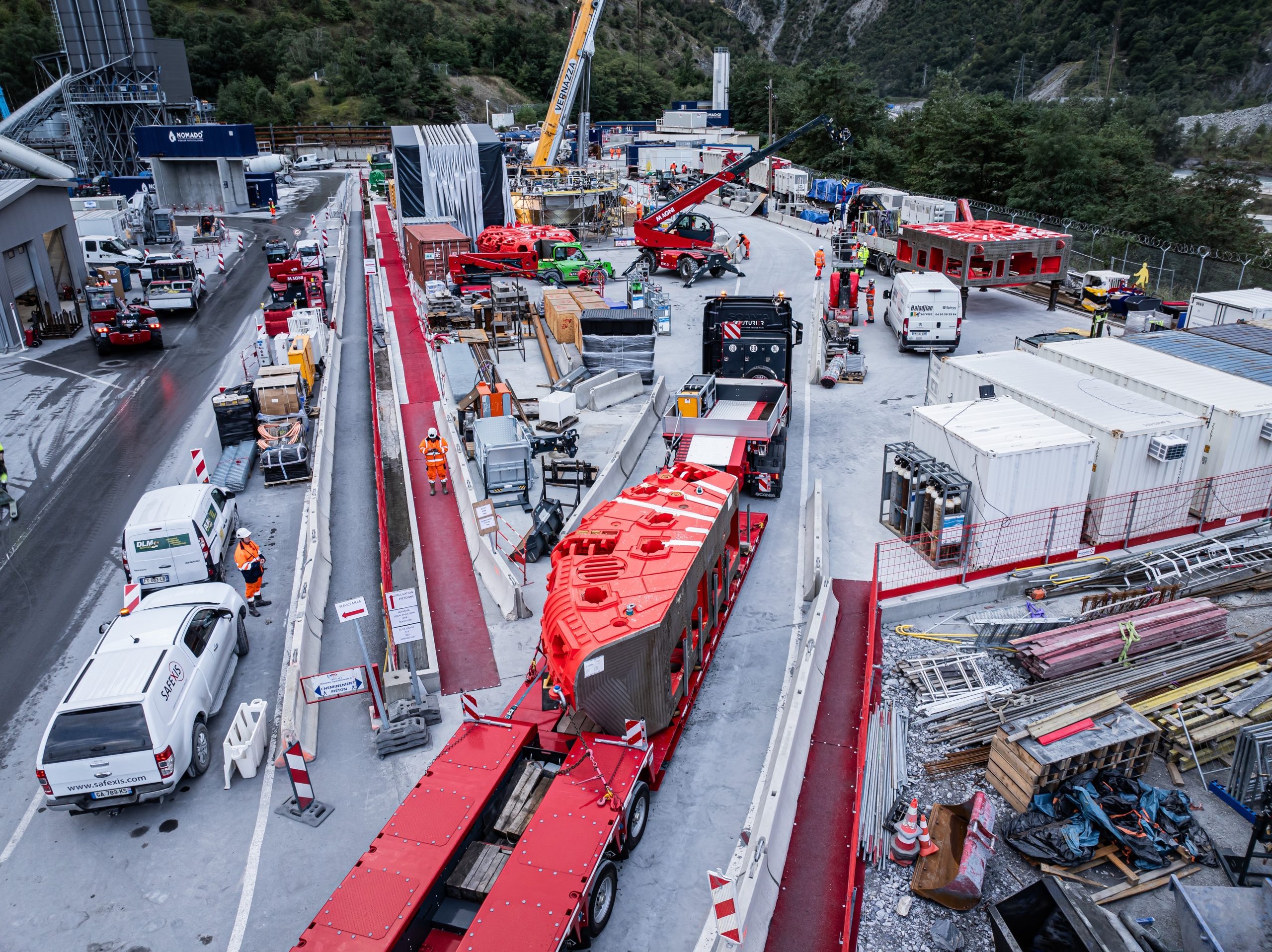 Lyon-Turin : le premier tunnelier rouge Savoie arrive en fin d&rsquo;assemblage