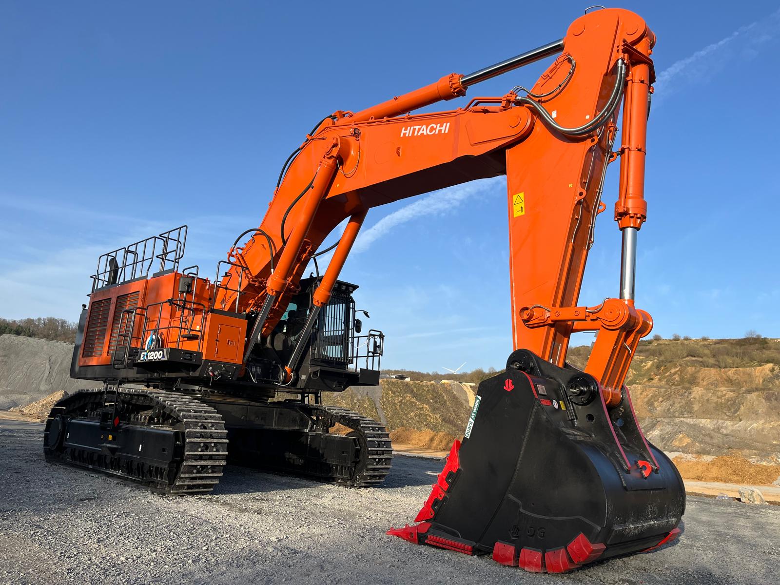 Hitachi France met en service une EX1200-7 chez Carrières Iribarren