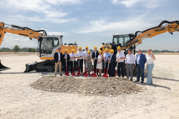 MC348_Constructeurs et fournisseurs_Liebherr_Liebherr-premier-coup-de-pelle-Nambsheim